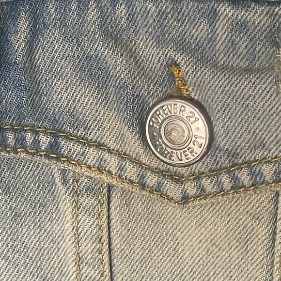 Forever 21 Light Wash Denim Trucker Jean Jacket. NWT. - Picture 8 of 11